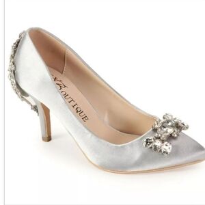 EUC Gorgeous BOUTIQUE Womens Shoes Size 7M Heels Ornately Jeweled Silk Wedding